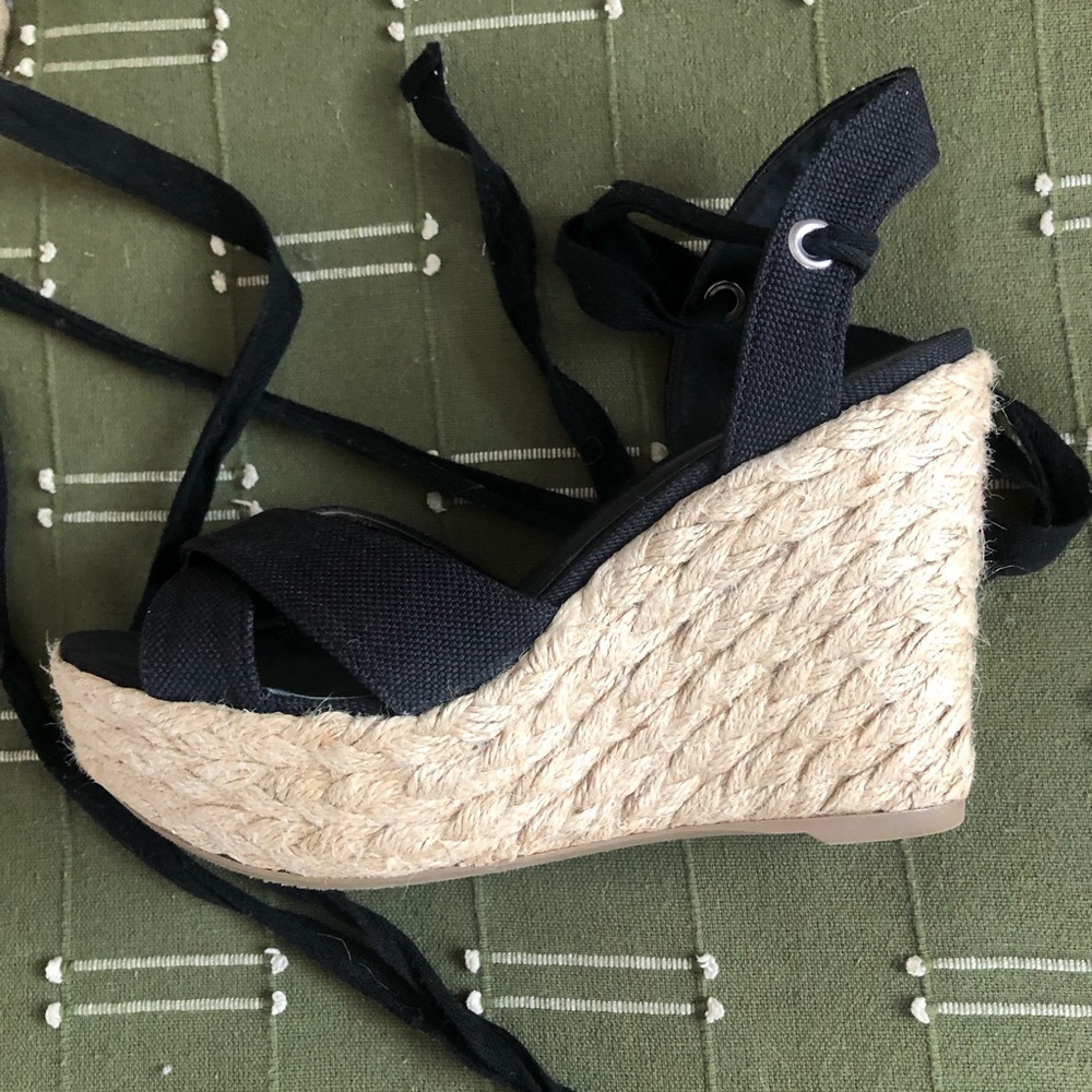 LULUS BLACK WEDGES